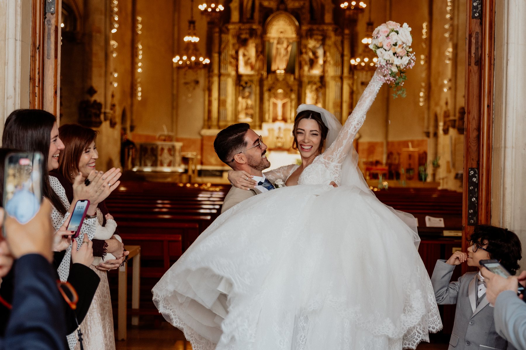 Fotografía editorial de boda en blanco y negro